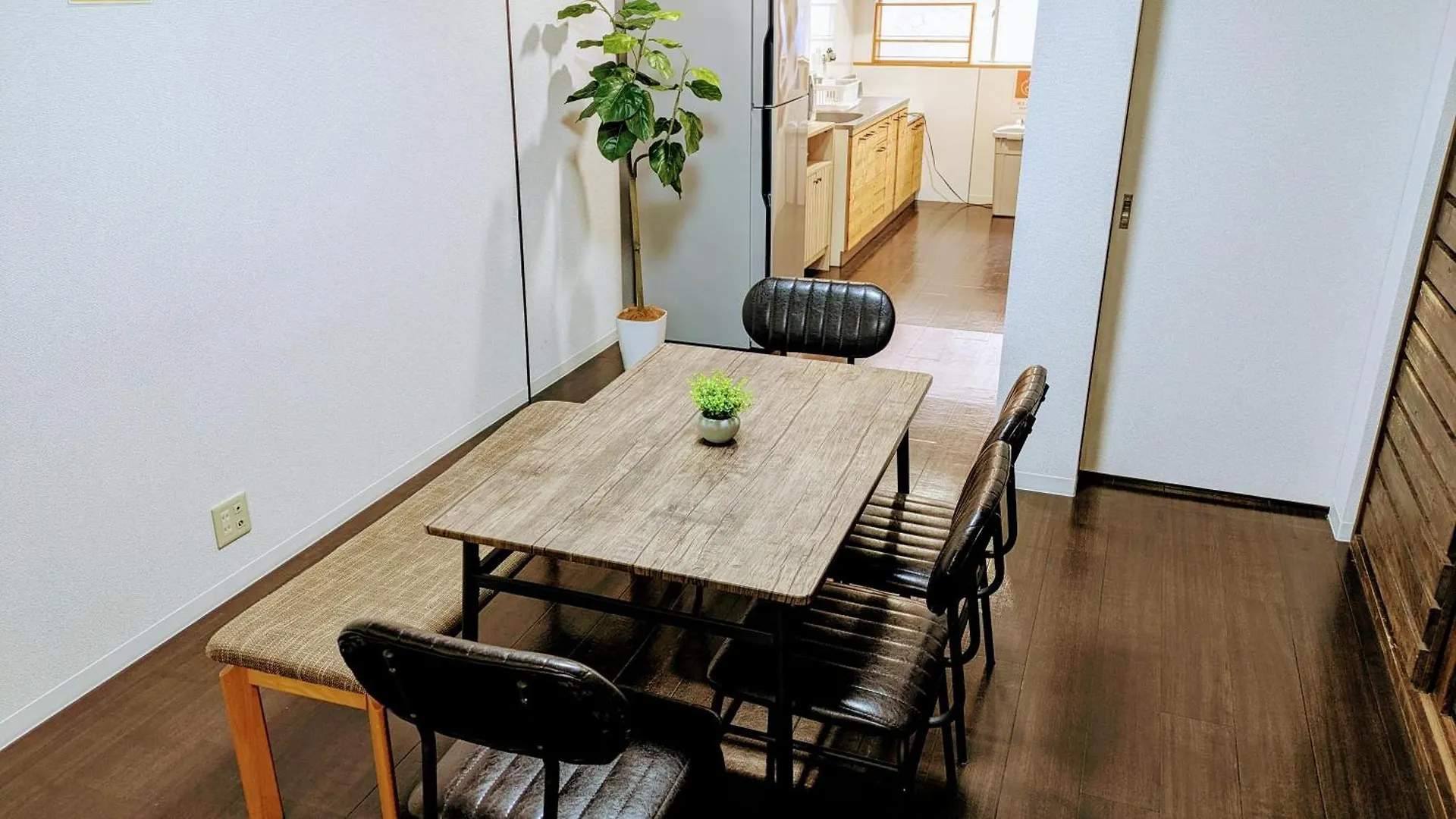 Umeda Oideya,梅田まで5分,古民家の貸切,最大8名,駅から徒歩5分 Apartment Osaka 0*,